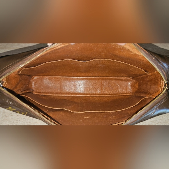 Authentic LOUIS VUITTON Monogram Sac Bandouliere 35 Shoulder Bag - Picture 8 of 11